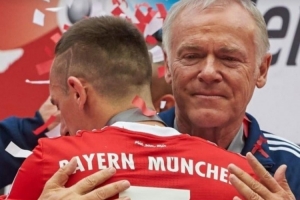 里贝里致敬拜仁传奇助教格兰德：永远铭记你的热忱和激情