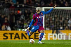 记者：拜仁愿意出价7000万欧元引进阿劳霍